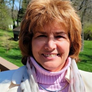 Holly Wasinski